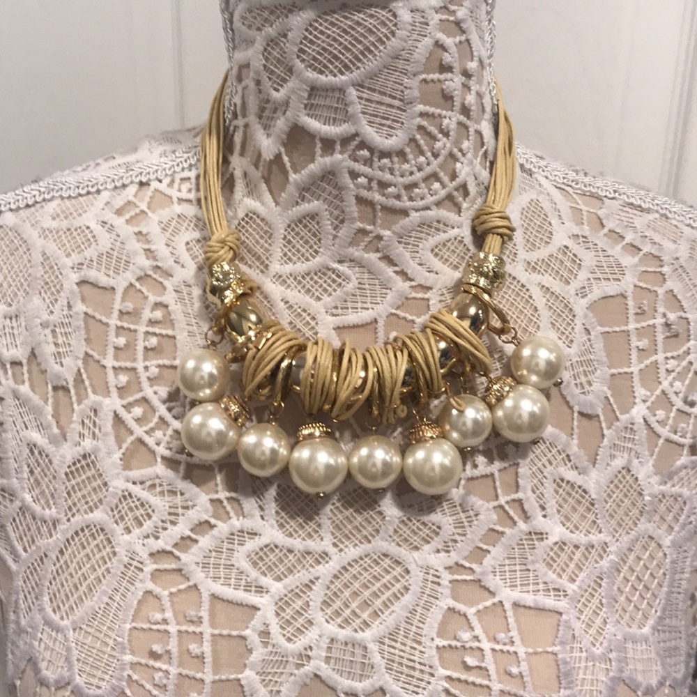 Neckless with pearl and earring set